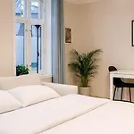 Twin Flat 2nd Floor Centre - Norwegians Minimum Age 25 *
