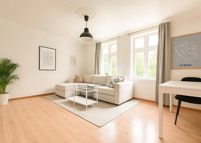 Twin Flat 2nd Floor Centre - Norwegians Minimum Age 25