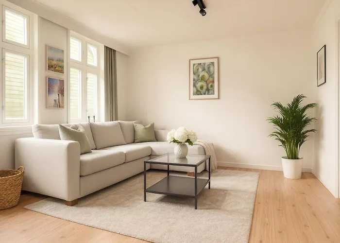 Apartment Twin Flat 2nd Floor Centre - Norwegians Minimum Age 25 *