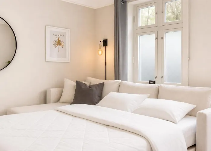 Apartment Twin Flat 2nd Floor Centre - Norwegians Minimum Age 25 *