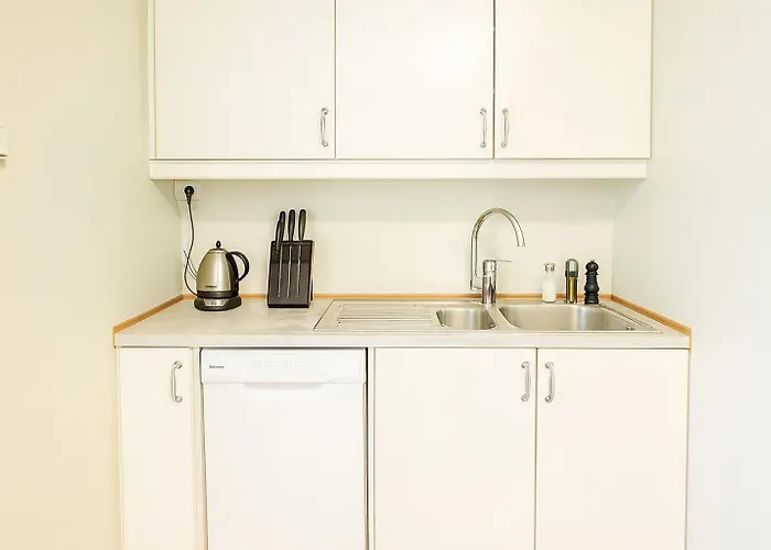 Apartment Twin Flat 2nd Floor Centre - Norwegians Minimum Age 25 *