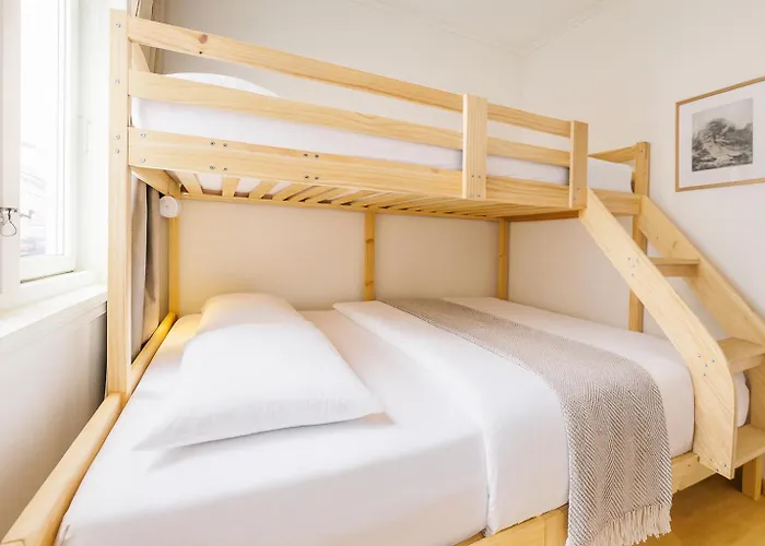 Apartment Twin Flat 2nd Floor Centre - Norwegians Minimum Age 25 *